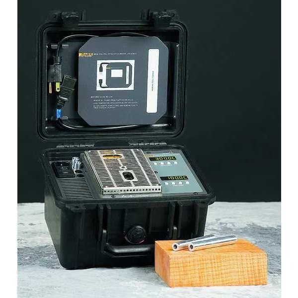 Dry Well Calibrator, Black Case, Fluke, Mfr#: 9009-B-156